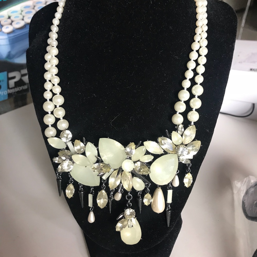 Necklace never worn cute